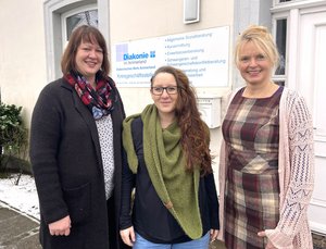 Hannah Testa (von links) wird Katharina Kroll während ihrer Elternzeit vertreten. Brigitte Becker übernimmt in dieser Zeit die Sozialberatung in der Geschäftsstelle in Apen. Foto: Kerstin Kempermann